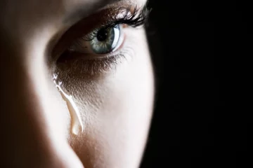 Tại sao phụ nữ hay khóc hơn đàn ông