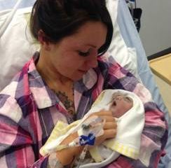 Em bé đầu tiên trên thế giới hiến tạng sau 100 phút chào đời