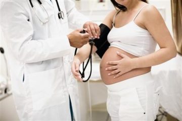 đo huyết áp khi mang thai