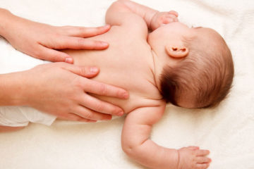 Hướng dẫn massage cho trẻ sơ sinh