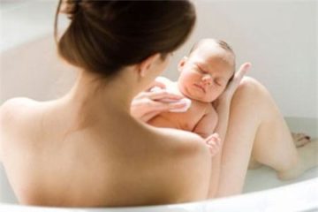 Sau khi sinh bao lâu thì có thể tắm được?