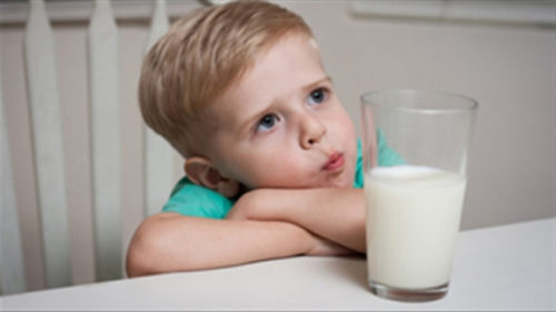 trẻ không dung nạp sữa