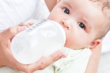 Bé bú mẹ có cần uống thêm nước lọc không?